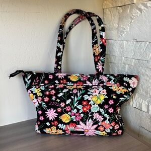NWOT Vera Bradly 16" X 9" Tote  with Many Pockets Floral